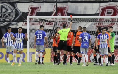 Para Cristian Domínguez, fue penal de Antolín y hubo falta contra Boselli