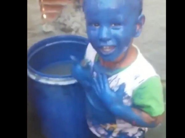 Niños se hacen viral tras embarrarse con pintura