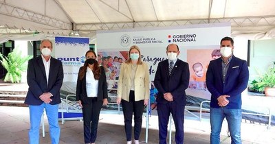 La Nación / Punto Farma dona 9 camas a Salud