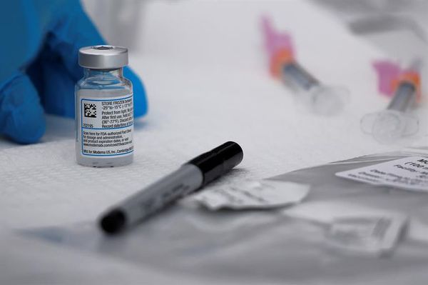 Inglaterra empieza a vacunar con Moderna, el tercer preparado disponible - Mundo - ABC Color