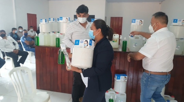 Intendente de Belén dona kits de bioseguridad a escuelas y colegios