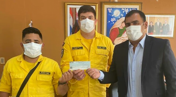 Gobernador entrega aporte a Bomberos Voluntarios de Yuty - Noticiero Paraguay