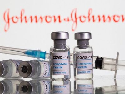 Reguladores piden parar de vacunar con dosis de Johnson & Johnson