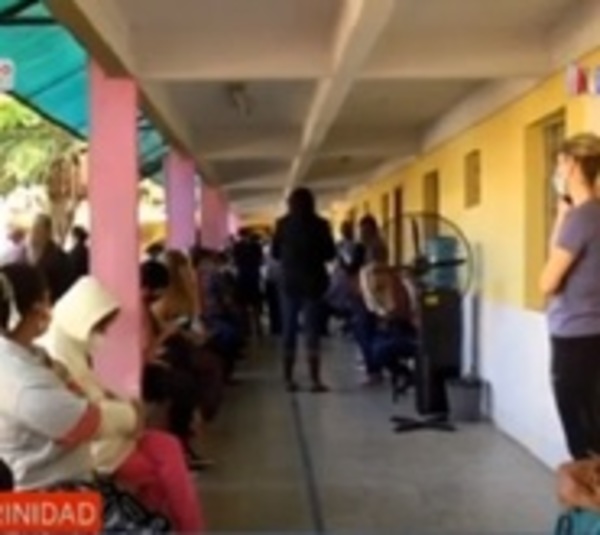 Cuatro vacunatorios inmunizan exclusivamente a personal de blanco - Paraguay.com