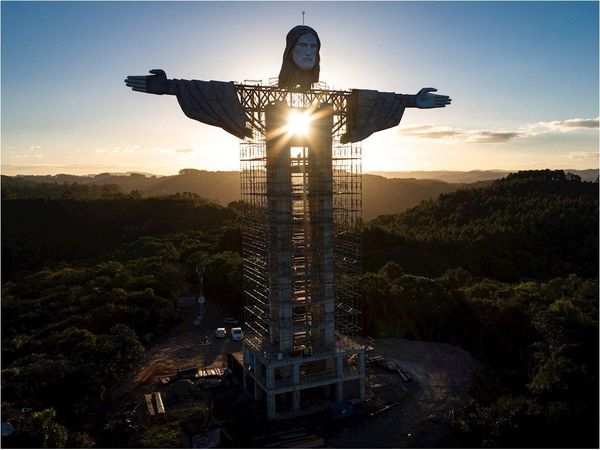 Un imponente Cristo de 43 metros de altura crece en el sur de Brasil