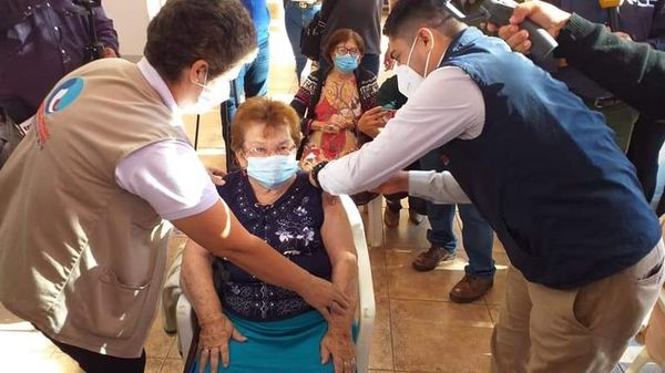 Se inicia vacunación a adultos mayores de 85 años en Alto Paraná - ABC en el Este - ABC Color