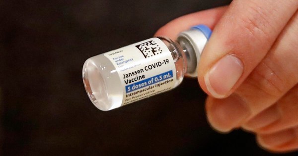 La Nación / La “pausa” de la vacuna de J&J altera los planes de Europa y EEUU