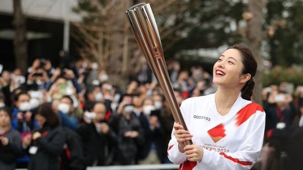 La antorcha olímpica pasó por Osaka y el relevo se realizó en un parque vacío