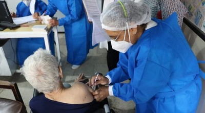 Uno de cada 2 mayores de 80 va a morir de Covid-19 si no se vacuna