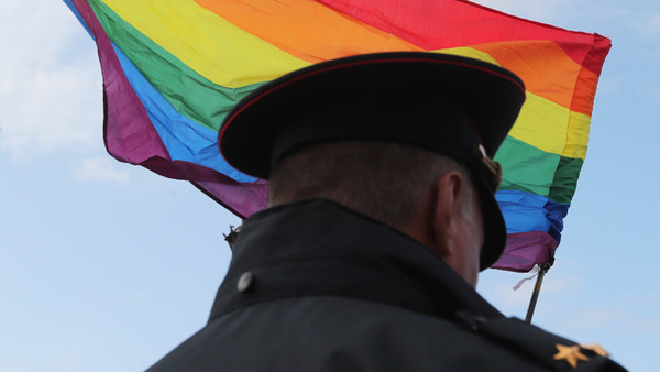 Putin prohibió el matrimonio igualitario y estableció “la fe en Dios” como valor central