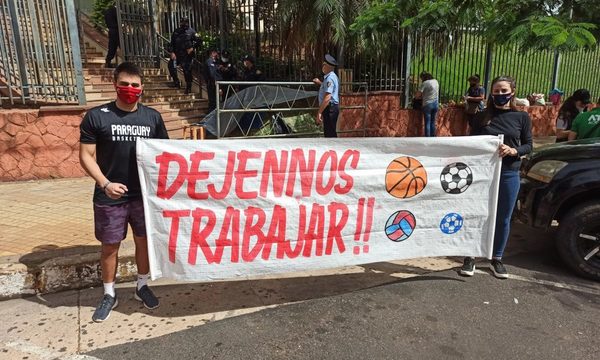 Cartera de Salud escucha reclamos de trabajadores del deporte