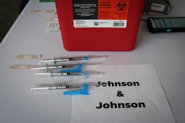 EE.UU.: Piden suspender temporalmente uso de vacuna Johnson & Johnson