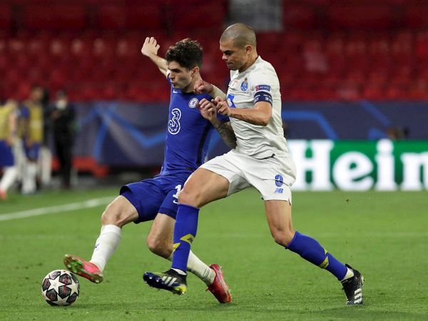 La chilena de Taremi no evita el pase del Chelsea a semifinales