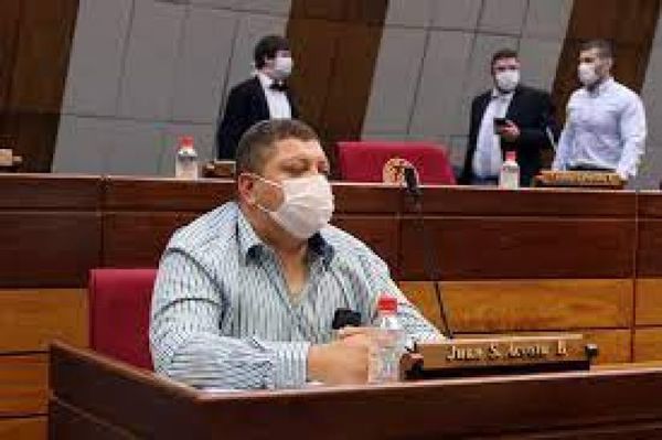 Diputados colorados entre ellos Juancho Acosta rechazan destinar fondos de binacionales para Salud