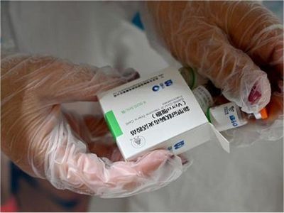 "Lotes son parecidos y están en chino", dicen tras error con vacunas