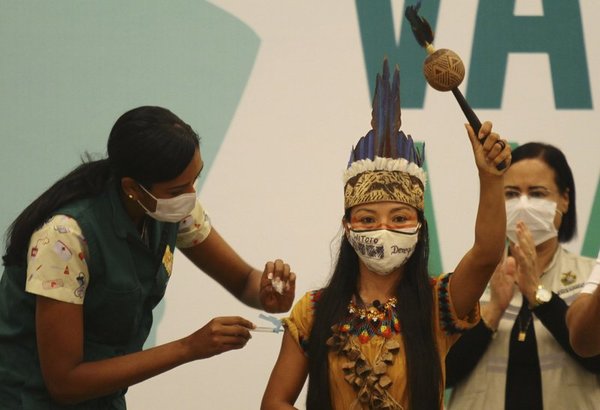 Indígenas denuncian que mineros ilegales cambian oro por vacunas en Brasil