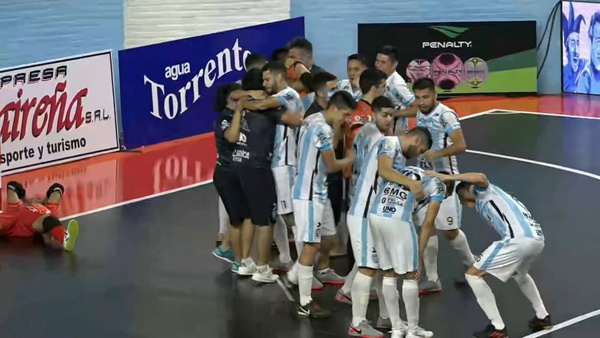Los penales complacen a Villarrica