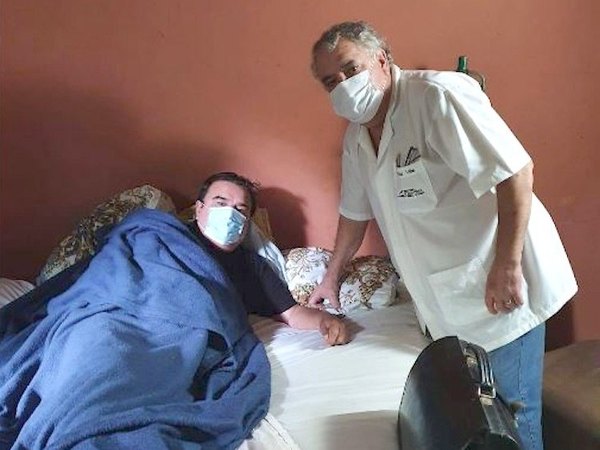 Crónica / ¡Ramón Hicks lleva casi un mes batallando con el covid!