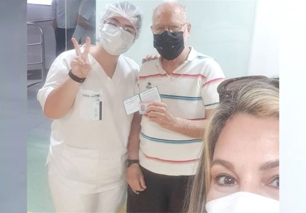 Crónica / Hasype Bibi convenció a su papá para vacunarse