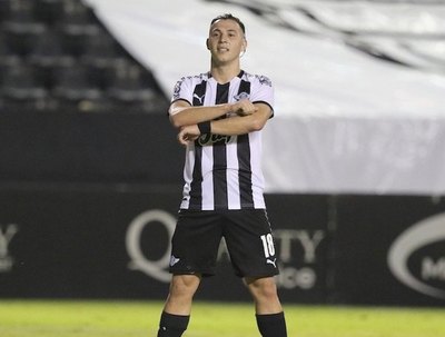 Crónica / Con bajas, pero con la ilusión de pasar de fase