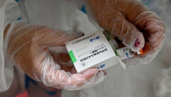 "Los dos lotes son parecidos y están en chino", dicen tras error en vacunación - Noticiero Paraguay
