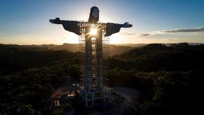 Un imponente Cristo de 43 metros de altura crece en el Sur de Brasil