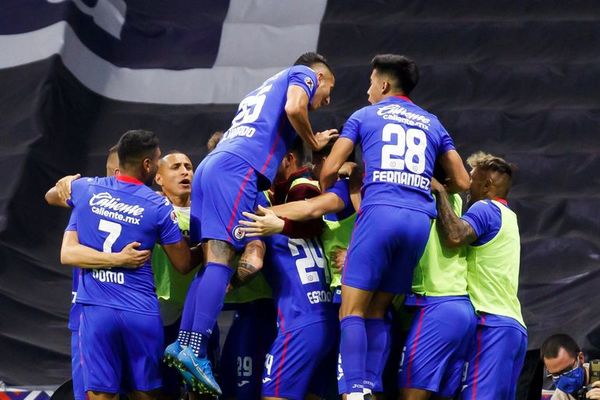 Cruz Azul goleó y clasificó con un golazo de Juan Escobar - Fútbol - ABC Color