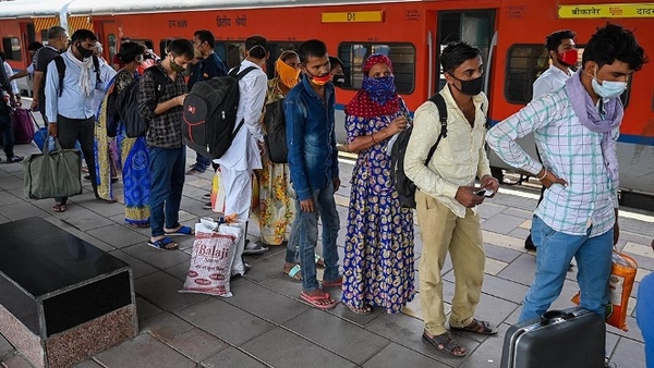 La ciudad india de Bombay impone restricciones ante el alarmante aumento de contagios | .::Agencia IP::.
