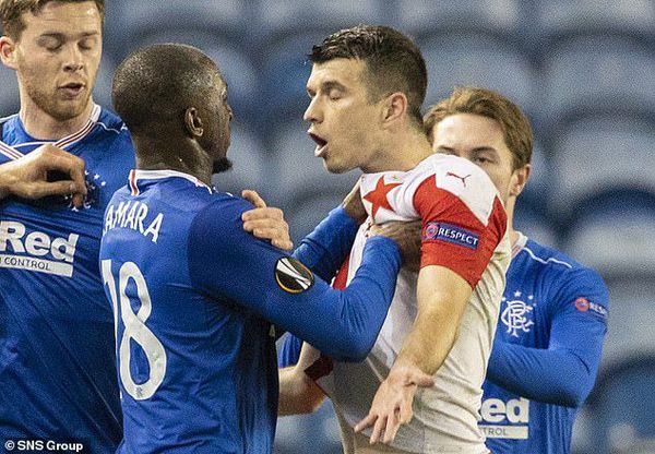 UEFA: 10 partidos de suspensión por “comportamiento racista” - Fútbol - ABC Color