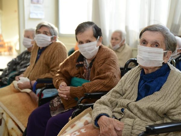Más de 30 personas se vacunaron en hogar de ancianos de Alto Paraná · Radio Monumental 1080 AM