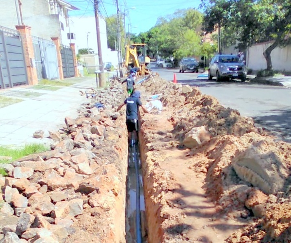 Essap realiza cambio de tuberías para mejorar el servicio de agua potable en dos barrios de Asunción | .::Agencia IP::.