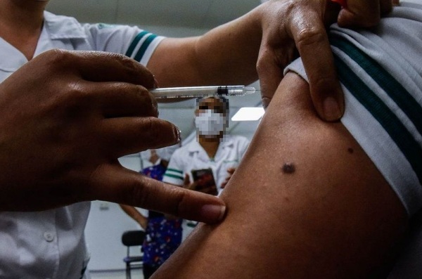 Investigan posible vacunación irregular en San Pedro