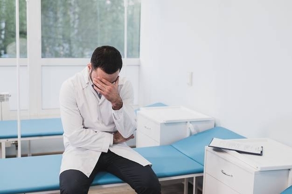Diario HOY | Psiquiatras preocupados por el estado de salud del personal que asiste a afectados por COVID-19
