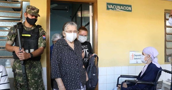 La Nación / Vacunados vip en el Este: de los 145 inmunizados, 110 son los privilegiados