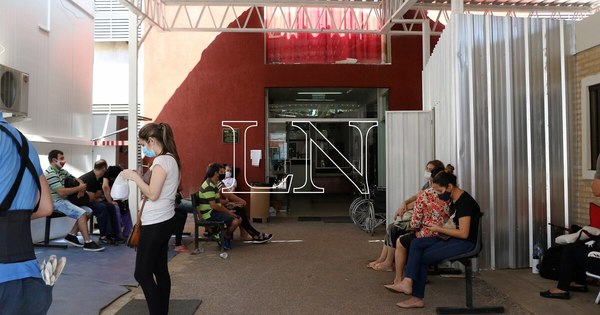 La Nación / “Mueren en sillas esperando una cama de terapia”: CNN se hace eco de la crisis sanitaria en Paraguay