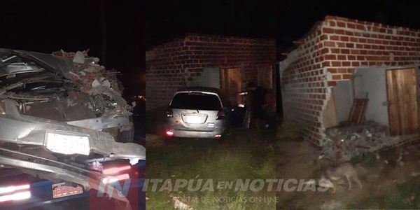 CONDUCTOR ALCOHOLIZADO DERRIBA LA PARED DE UNA VIVIENDA