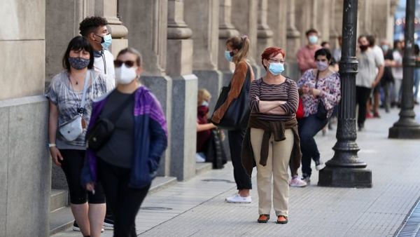 Argentina amplía toque de queda y cierra escuelas en Buenos Aires - ADN Digital