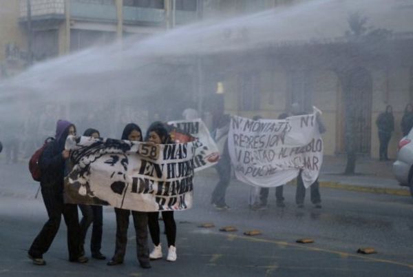 Tras nuevos violentos ataques incendiarios en el sur del país, el gobierno de Chile anunció que aplicará la ley antiterrorista | .::Agencia IP::.