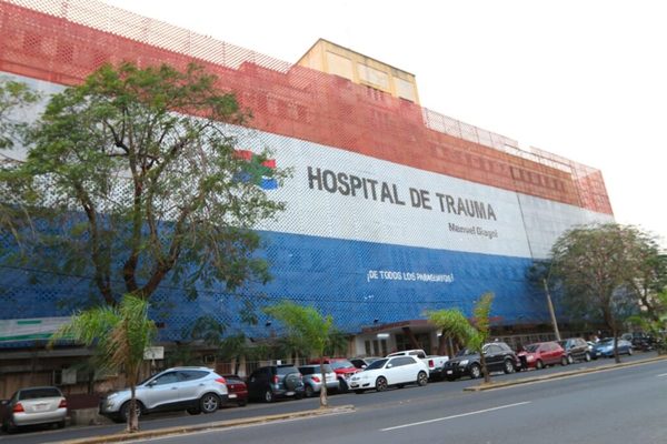 Personales de blanco del Hospital del Trauma exigen ser vacunados contra el Covid | Ñanduti