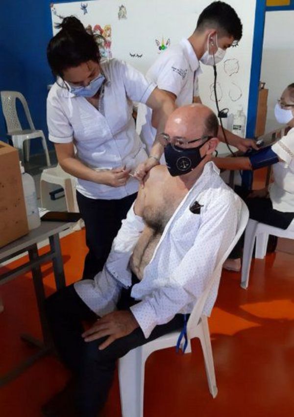 Presidente Franco: Más de 100 personas recibieron la vacuna contra el covid-19 sin tener 85 años