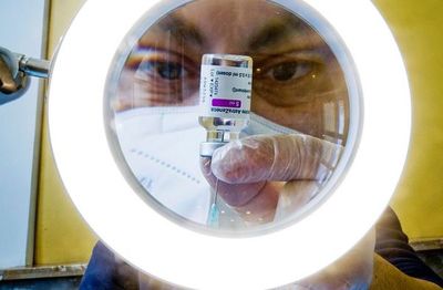 Comunidad internacional analiza cómo producir más vacunas en menos tiempo   - Ciencia - ABC Color