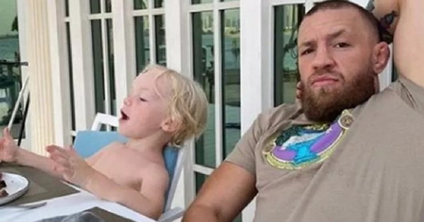 “Apunta a la boca”: polémica por video en que Conor McGregor incita a su hijo de 3 años a golpear a otro niño - SNT