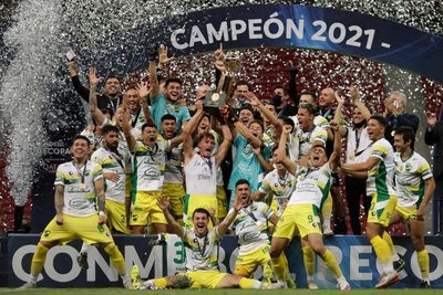 ¡El halcón vuela alto! Defensa y Justicia campeón de la Recopa | Noticias Paraguay