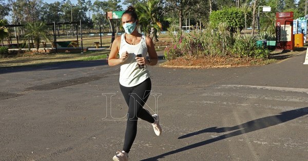 La Nación / Uso de tapabocas al correr no es peligroso, asegura neumólogo