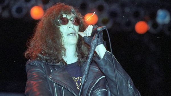 A 20 años de la muerte de Joey Ramone, la voz líder de una disfuncional familia musical