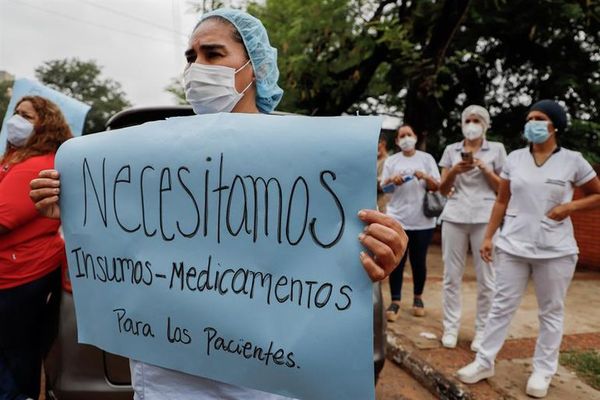 En tan sólo 24 horas, cinco enfermeras fallecieron a causa de covid-19 - Nacionales - ABC Color