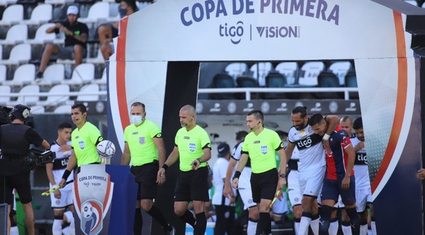 Un uruguayo y un argentino los árbitros designados para el debut copero de Olimpia y Cerro Porteño - Megacadena — Últimas Noticias de Paraguay