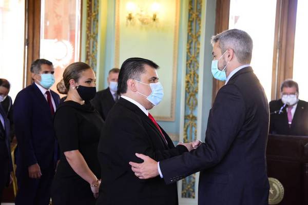 Ministro de Salud dio positivo al coronavirus y Mario Abdo permanece en cuarentena