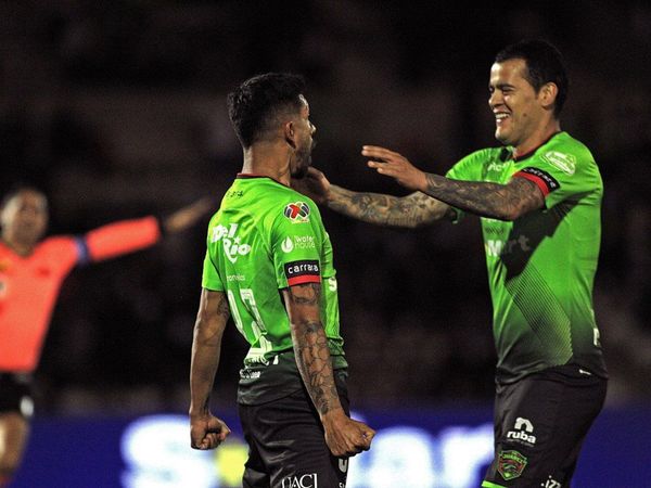 William Mendieta asiste y hace un gran gol de chilena para Juárez