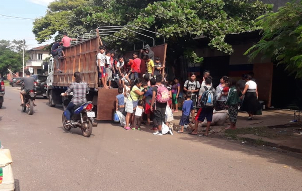 Trasladan a indígenas que se encontraban por las calles de Coronel Oviedo - Noticiero Paraguay